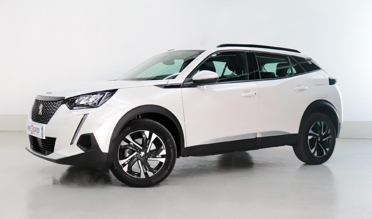 SUV Peugeot 2008 o. ä.