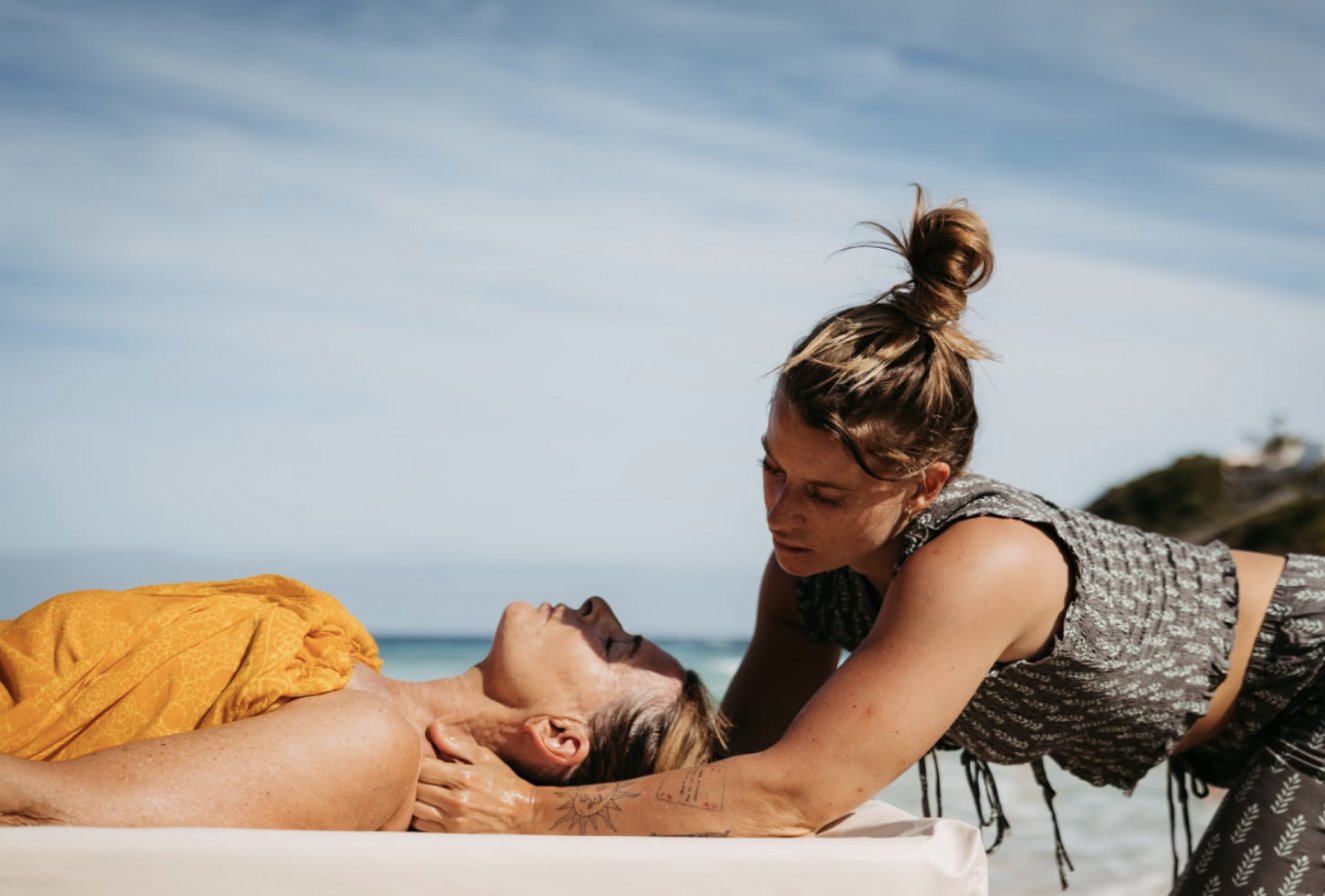 Nackenmassage am Strand
